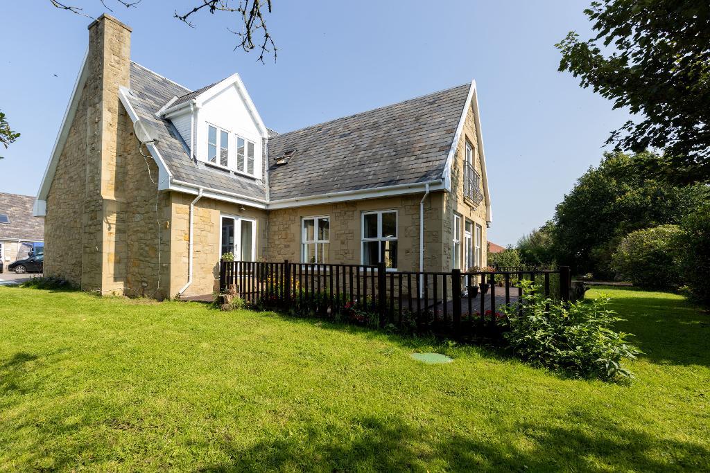 6 Bedroom Detached For Sale in Wester Balmuildy Farm, Balmore Road