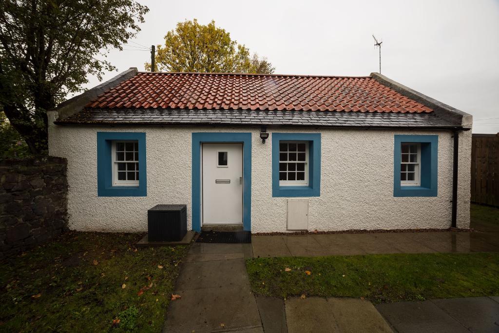 1 Bedroom Detached For Sale in Cupar Road, Auchtermuchty, Fife, KY14