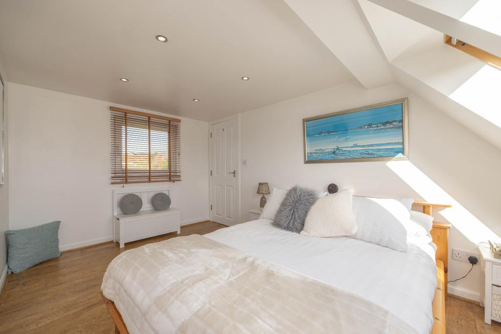 4 Bedroom Flat For Sale in Crosshills, Auchtermuchty, Fife, KY14 7AX