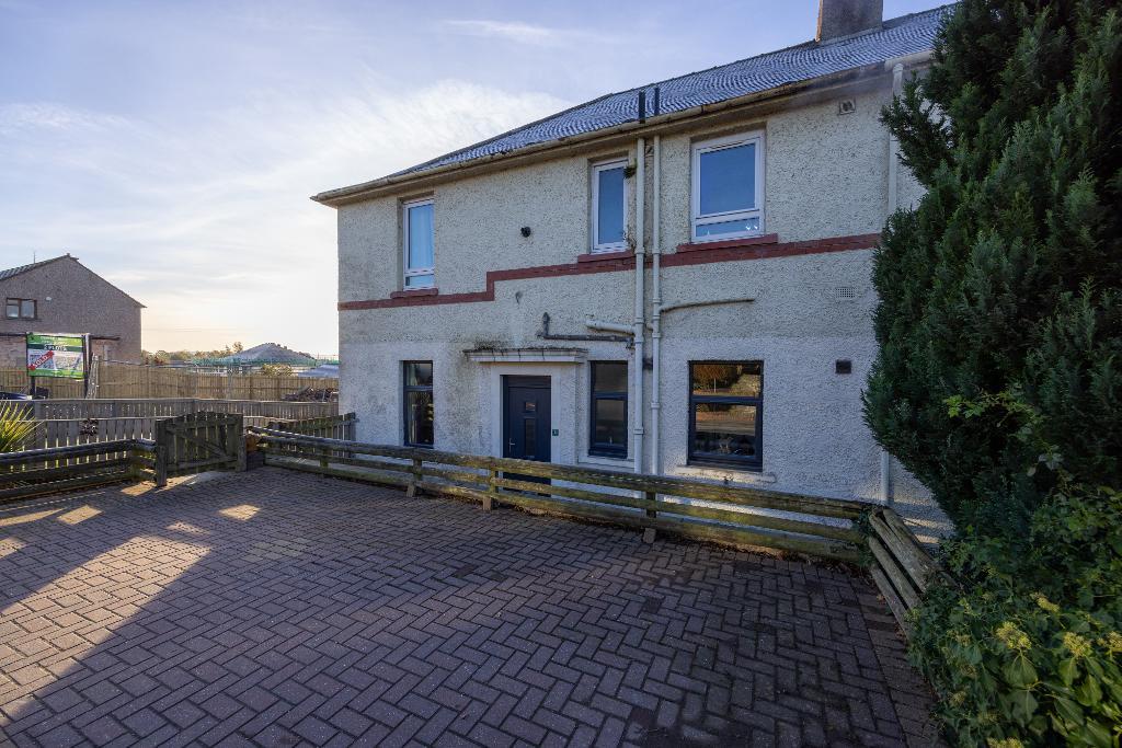 2 Bedroom Flat For Sale in Stratheden Place, Auchtermuchty, Fife, KY14