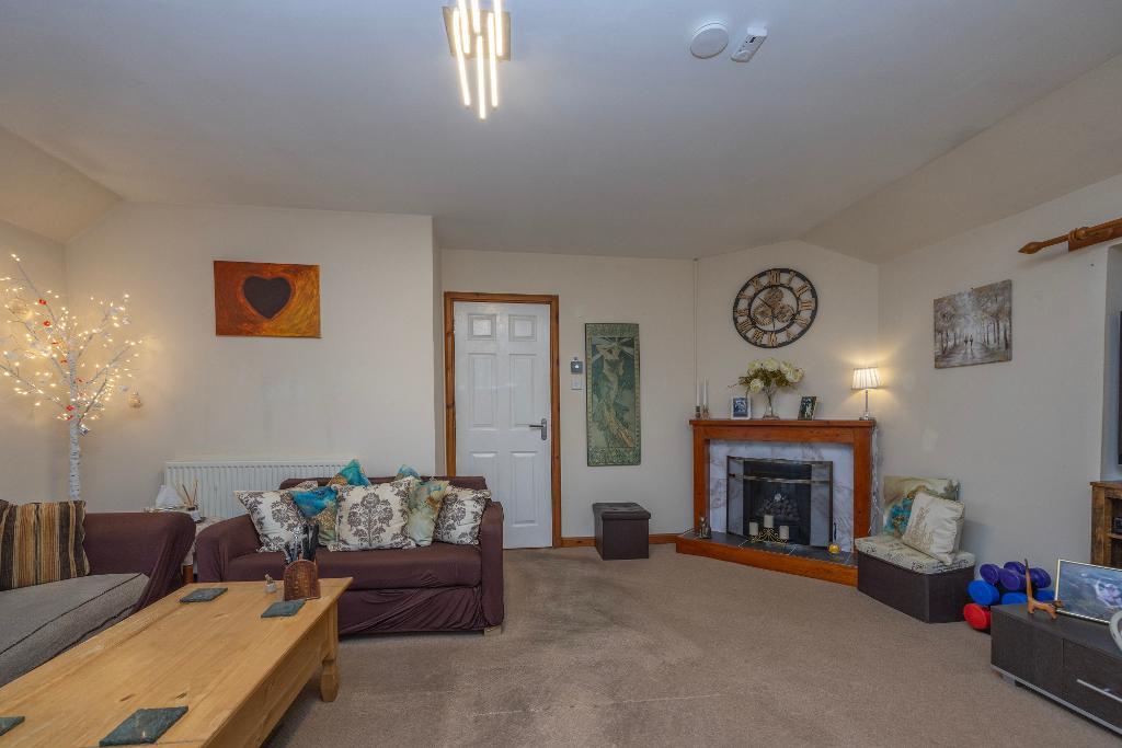 2 Bedroom Flat For Sale in St Katherine's Mews, 116 High Street